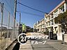 周辺：芦屋市立山手小学校 徒歩8分。 640m