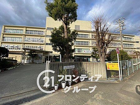 宝塚市立南ひばりガ丘中学校 徒歩5分。 380m