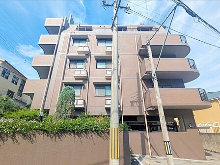 住まい選びは、価格や立地だけでなく、将来の暮らし方まで含めて考えることが大切です。今の段階で気になっていることを、まずスタッフに話してみてください