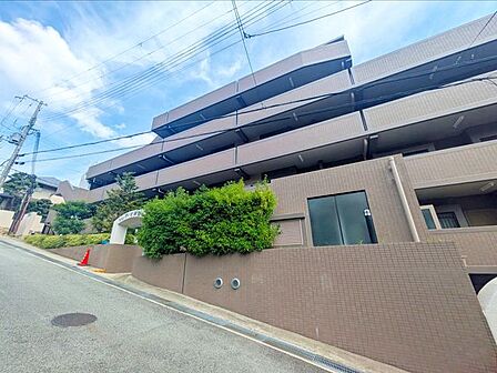 エリアの特性や周辺環境についての情報提供も行っています。物件だけでなく、地域の暮らしやすさも含めてご確認いただけます