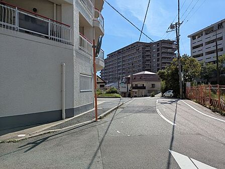 写真だけではわからない採光・広さ・周辺環境の実感は、実際に足を運んでみることが一番です。ご見学はいつでもご予約いただけます