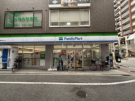 ファミリーマート甲東園駅前店 徒歩2分。 110m