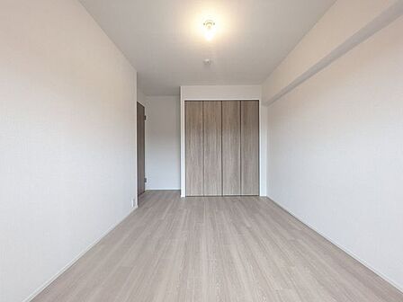 住まい選びは、価格や立地だけでなく、将来の暮らし方まで含めて考えることが大切です。今の段階で気になっていることを、まずスタッフに話してみてください