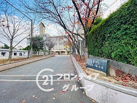 宝塚市立宝塚第一中学校 徒歩30分。 2400m