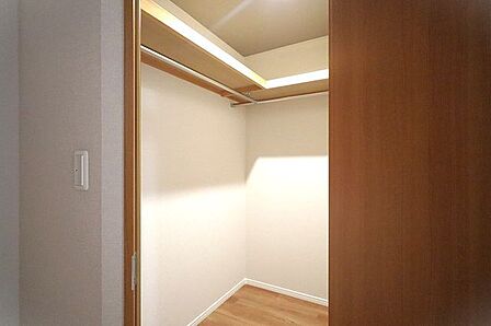 住まい選びは、価格や立地だけでなく、将来の暮らし方まで含めて考えることが大切です。今の段階で気になっていることを、まずスタッフに話してみてください