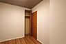 室内：住まい選びは、価格や立地だけでなく、将来の暮らし方まで含めて考えることが大切です。今の段階で気になっていることを、まずスタッフに話してみてください