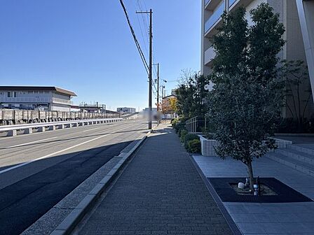 写真だけではわからない採光・広さ・周辺環境の実感は、実際に足を運んでみることが一番です。ご見学はいつでもご予約いただけます
