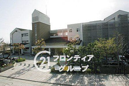宝塚市立山手台中学校 徒歩10分。 800m