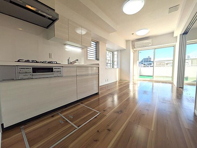 リビング/ダイニング コスモ赤羽 1階/101号室