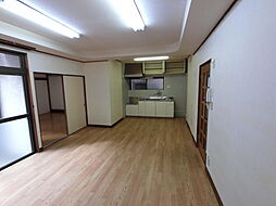 UTIハウス 2LDKのリビング/ダイニング