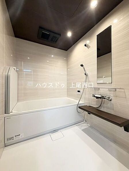 【浴室新規交換】クリナップ　商品シリーズ：ラクヴィア　サイズ：1418型暖房・乾燥・涼風機能を備えており、冬の入浴時や雨の日の衣類乾燥、暑い季節の涼風等、一年を通して便利にお使いいただけます。