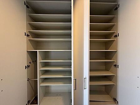 収納力があり、すっきりとした空間で来客をお迎えできます♪