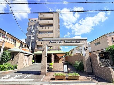 外観:閑静な住宅街に佇む、落ち着いた住環境が魅力の住まいです 外観:閑静な住宅街に佇む、落ち着いた住環境が魅力の住まいです
