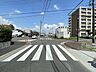 外観：幅員約7mの前面道路です。引越し業者のトラックも問題なく停めて置くことが出来る道幅です。
