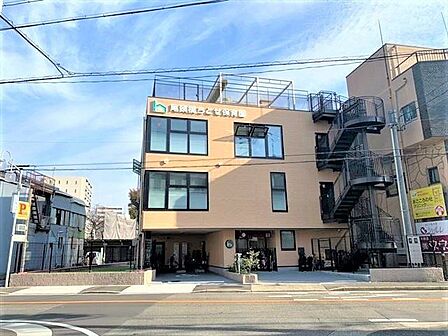 尾頭橋ちとせ保育園2021年4月に、JR尾頭橋駅から徒歩7分の場所に開園!心安らぐ場所「Home」でありたいという保育理念のもと、職員や子どもたちが安心して過ごせる園づくりを行なっています。 470m