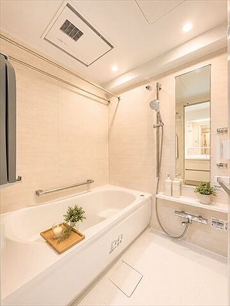 清潔感のあるバスルーム。シンプルで使いやすい空間です。