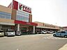 周辺：フィール富田店　お野菜からお菓子、お惣菜までしっかり揃っています。混み合うのが苦手な方は14時台がねらい目！　【営業時間】10：00〜21：00（日曜日のみ9：00〜） 1050m