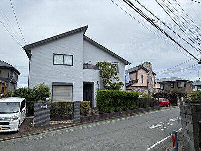 外観:令和4年11月外壁塗装工事済 サッシはペアガラス採用です。 外観:令和4年11月外壁塗装工事済 サッシはペアガラス採用です。