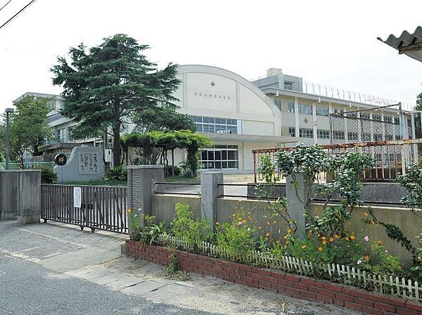 画像18:下関市立名陵中学校(697m)