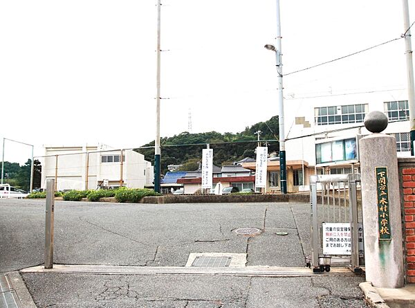 画像21:下関市立本村小学校(568m)