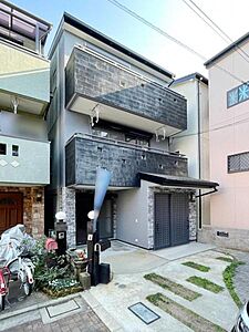 外観:平成15年5月建築 鉄骨造3階建 令和7年10月リフォーム完了済み・即入居可能です♪ 外観:平成15年5月建築 鉄骨造3階建 令和7年10月リフォーム完了済み・即入居可能です♪