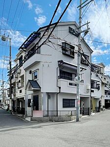 外観:平成9年9月建築 木・鉄筋コンクリート造3階建 外観:平成9年9月建築 木・鉄筋コンクリート造3階建