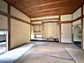 室内：離れ一階の茶室です。