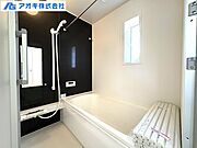 類似モデル/浴室乾燥機能付き浴槽（断熱仕様）翌朝にはカラッと乾いてお手入れもラクラクです。
