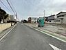 外観：前面道路含む現地写真