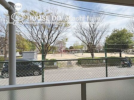 公園に隣接している為、陽当り・通風ともに良好です♪お問合せお待ち致しております!【フリーダイヤル:0120-077-712】