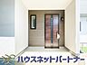 玄関：玄関の扉を開けるとそこは家族の待つお家。笑い声が聞こえてきそう。