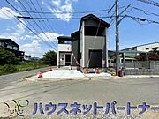 季節感を演出する多彩な樹木と豊かな彩りが重なり、四季折々の変化を楽しめる心地よい場所となることでしょう。時間の経過と共に味わいが出る素敵な空間へ。 