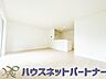 室内：明るく開放的なダイニング。家族とのコミュニケーションが取りやすく、みんなの笑顔が溢れます