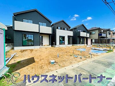 外観:堂々たる趣ながら、主張し過ぎずどこか余裕を感じさせるシャープなフォルムで佇む邸宅は、晴天の空と照らし合わせる事で、本来あるべき完成形の姿を見せてくれます。 外観:堂々たる趣ながら、主張し過ぎずどこか余裕を感じさせるシャープなフォルムで佇む邸宅は、晴天の空と照らし合わせる事で、本来あるべき完成形の姿を見せてくれます。