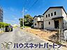 外観：街に溶け合う美しい景観と、採光や風通しを考えて設計された間取り。近隣の視線を考え調整した窓位置など、外観だけでなく、住まうご家族の心地よさを最優先しました。