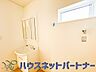 室内：洗面室のある脱衣所は広々。脱いだお洋服をそのままお洗濯。