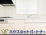 室内：カウンターキッチンなら、リビングで遊ぶ子供の様子を見ながら料理ができるので安心です。料理を運んでもらったり、子供にお手伝いしてもらいやすいのもいいですね♪