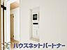 設備：来訪者の様子を室内TVモニターでチェック。対応したくないセールスを断りやすく、子どもに留守番をさせるときも安心。不在時の来訪者を録画でき、犯罪抑止効果も期待できます。