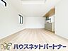 室内：明るく開放的なダイニング。家族とのコミュニケーションが取りやすく、みんなの笑顔が溢れます