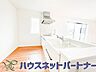室内：カウンターキッチンなら、リビングで遊ぶ子供の様子を見ながら料理ができるので安心です。料理を運んでもらったり、子供にお手伝いしてもらいやすいのもいいですね♪