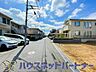 外観：前面道路の日当たりの良い明るいお家。