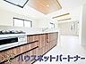キッチン：家族の様子を見ながらキッチンでお料理。一日の出来事を会話しながらの家事は嬉しいコミュニケーション。
