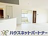 室内：お料理できたらカウンターから手渡しができます。家族で会話をしながらお料理を楽しく。