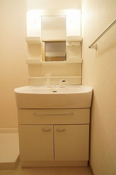 apartment 群馬県伊勢崎市連取町1510-1　T＆M　DE号