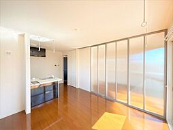 東武伊勢崎線 境町駅 バス3分 北米岡会館下車 徒歩10分の賃貸アパート 2階2LDKのリビング/ダイニング