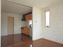 東武伊勢崎線 新伊勢崎駅 3.1kmの賃貸アパート 1階2DKのリビング/ダイニング