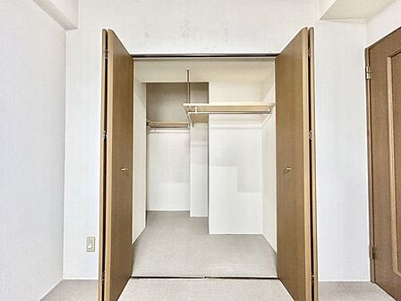 【リフォーム中 洋室B収納】