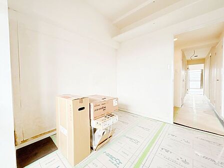 【リフォーム中】東側5帖洋室 クロス張替え、床材重ね張り、照明交換予定です。5帖と少し狭いお部屋になるので空間を上手く利用できるロフトベッドを使ってみてはいかがでしょうか。
