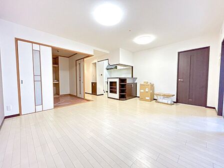 価格には消費税を含みます。自社物件につき随時ご案内可能。内覧希望の方はお電話ください。