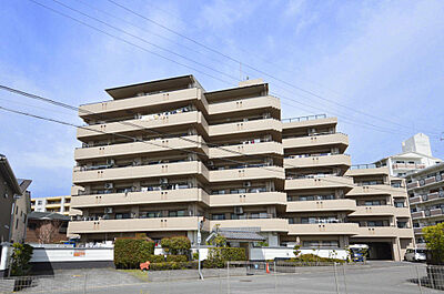 外観:【外観】1996年3月築のマンションです。名鉄名古屋本線「知立」駅まで徒歩23分の立地です。 外観:【外観】1996年3月築のマンションです。名鉄名古屋本線「知立」駅まで徒歩23分の立地です。
